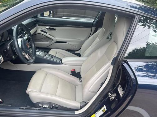 2018 Porsche 911 Carrera