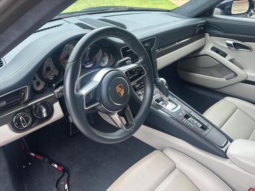 2018 Porsche 911 Carrera
