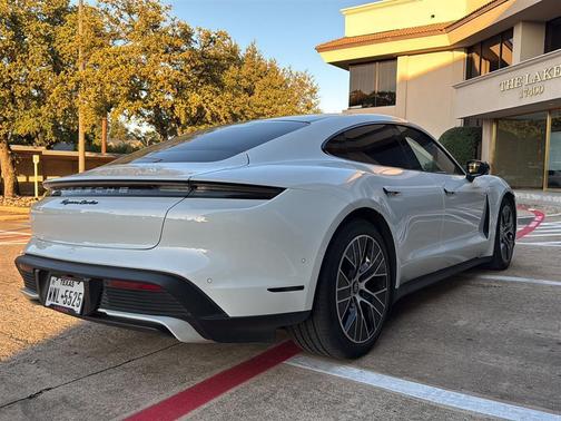 2020 Porsche Taycan Turbo