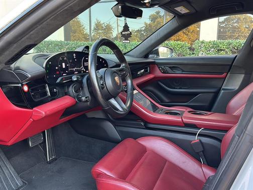 2020 Porsche Taycan Turbo