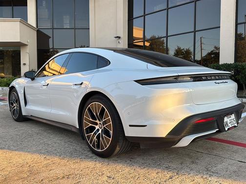 2020 Porsche Taycan Turbo