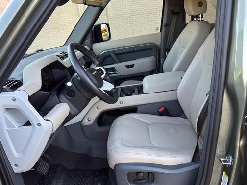2024 Land Rover Defender 110 P400 S