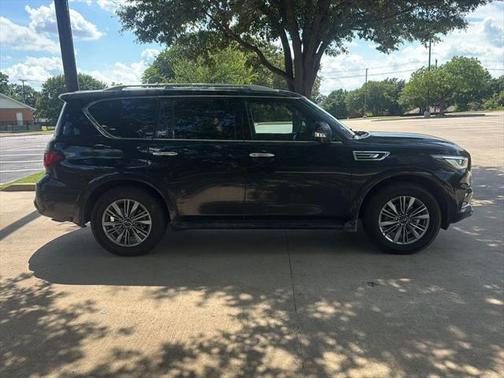 2022 INFINITI QX80 Luxe