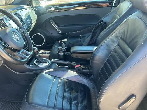 2012 Volkswagen Beetle Base