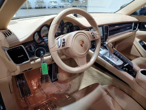 2016 Porsche Panamera Edition