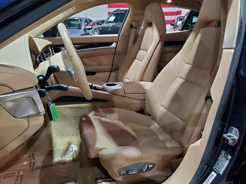 2016 Porsche Panamera Edition