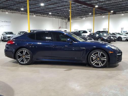 2016 Porsche Panamera Edition