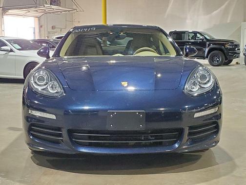 2016 Porsche Panamera Edition