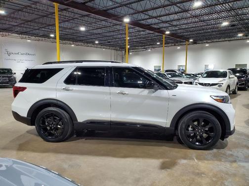 2023 Ford Explorer ST-Line