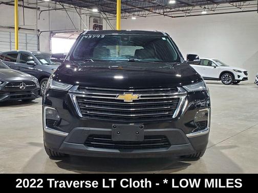 Mosaic Black Metallic 2022 Chevrolet Traverse LT Cloth