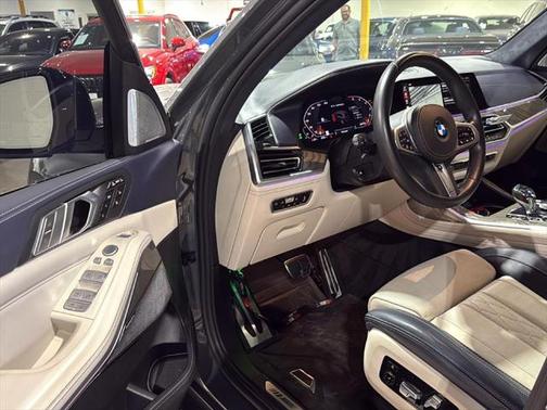 2021 BMW X7 M50i