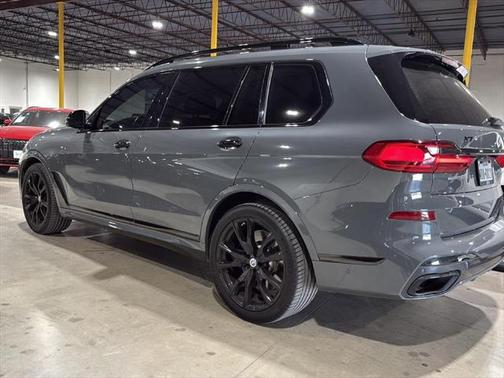 2021 BMW X7 M50i