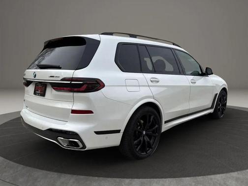 White 2023 BMW X7 xDrive40i