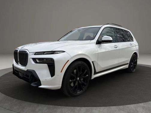 White 2023 BMW X7 xDrive40i