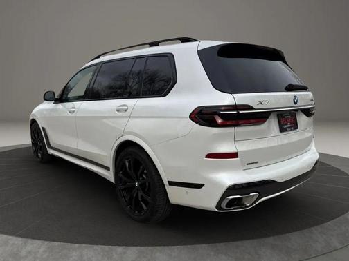 White 2023 BMW X7 xDrive40i