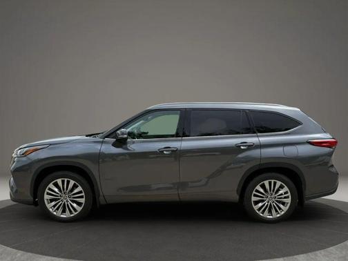 Gray 2023 Toyota Highlander Platinum