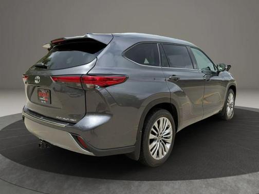 Gray 2023 Toyota Highlander Platinum
