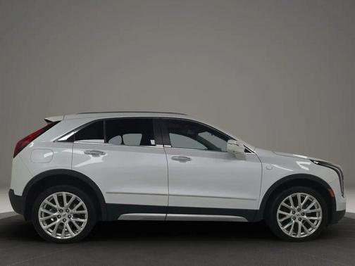 White 2019 Cadillac XT4 Sport
