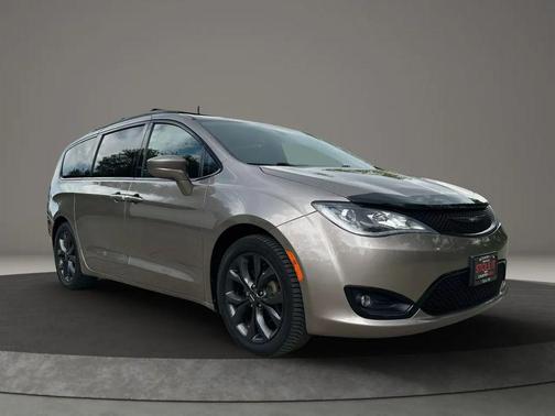 Gray 2018 Chrysler Pacifica Touring-L Plus