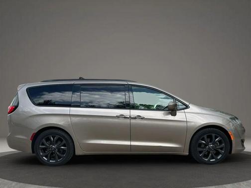 Gray 2018 Chrysler Pacifica Touring-L Plus