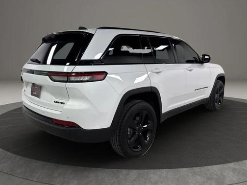 White 2023 Jeep Grand Cherokee Limited