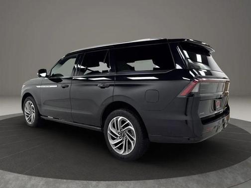 Black 2025 Lincoln Navigator Reserve