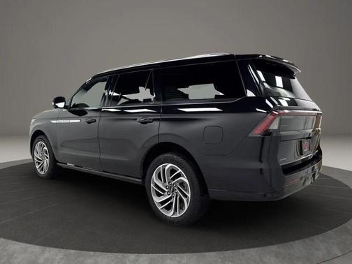 Black 2025 Lincoln Navigator Reserve