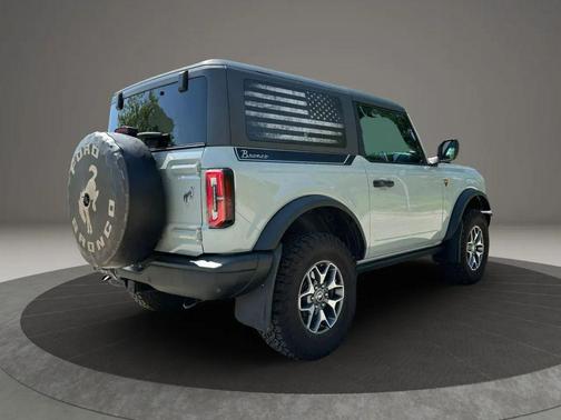 Gray 2023 Ford Bronco Badlands