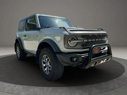 Gray 2023 Ford Bronco Badlands