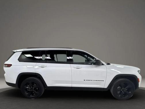 White 2023 Jeep Grand Cherokee L Altitude