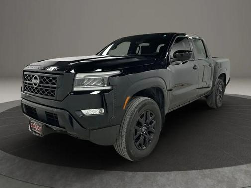 Black 2023 Nissan Frontier SV