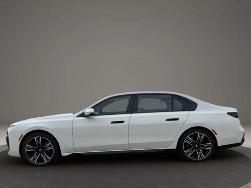 White 2023 BMW 760 i xDrive