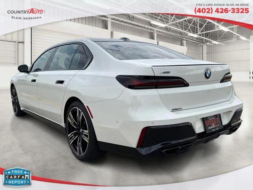White 2023 BMW 760 i xDrive