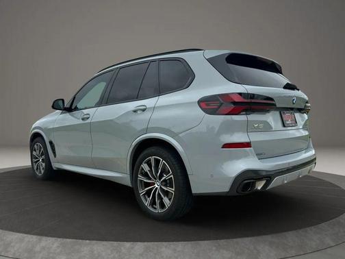 Gray 2024 BMW X5 xDrive40i