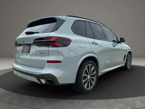 Gray 2024 BMW X5 xDrive40i