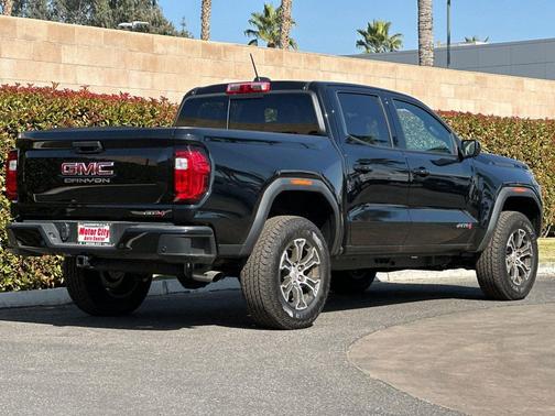 2025 GMC Canyon AT4