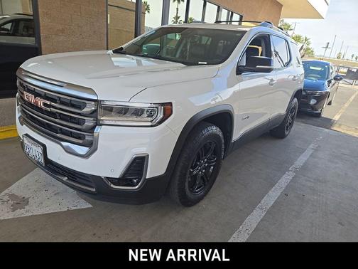 2022 GMC Acadia AWD AT4