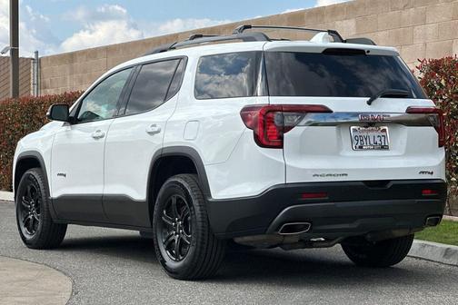 2022 GMC Acadia AWD AT4