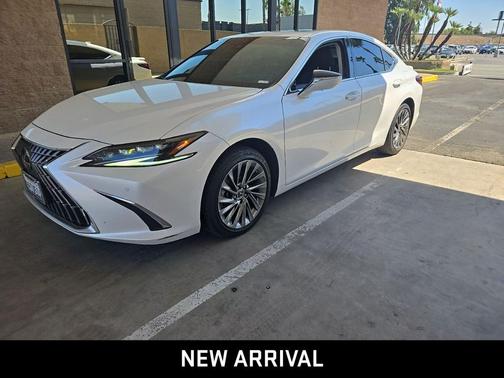 2025 Lexus ES 300h Luxury