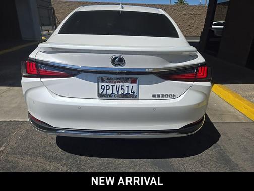 2025 Lexus ES 300h Luxury