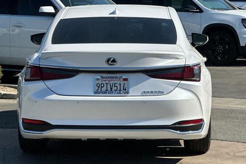 2025 Lexus ES 300h Luxury