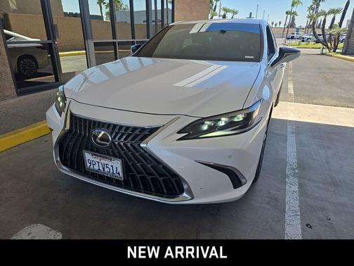 2025 Lexus ES 300h Luxury