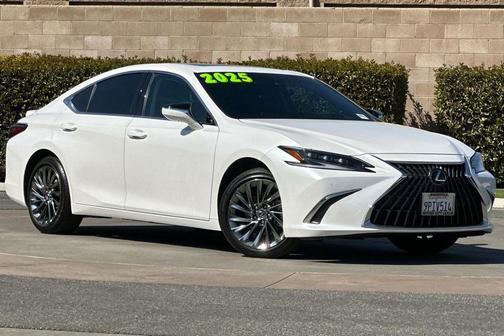 2025 Lexus ES 300h Luxury