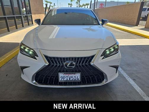 2025 Lexus ES 300h Luxury