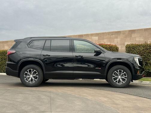2026 GMC Acadia AWD AT4
