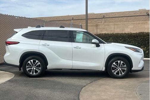 2022 Toyota Highlander Hybrid XLE