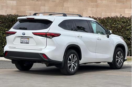 2022 Toyota Highlander Hybrid XLE