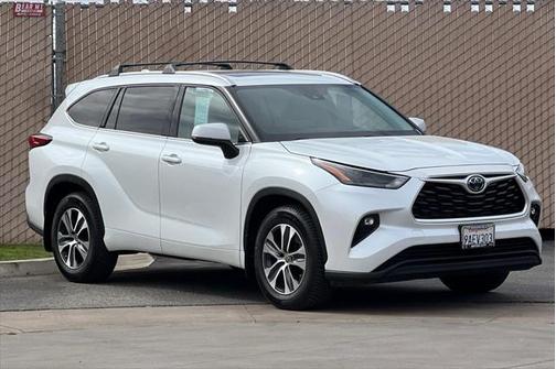 2022 Toyota Highlander Hybrid XLE