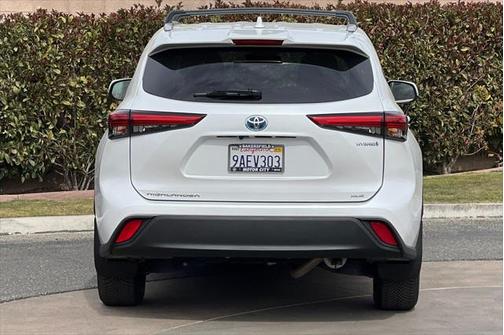 2022 Toyota Highlander Hybrid XLE