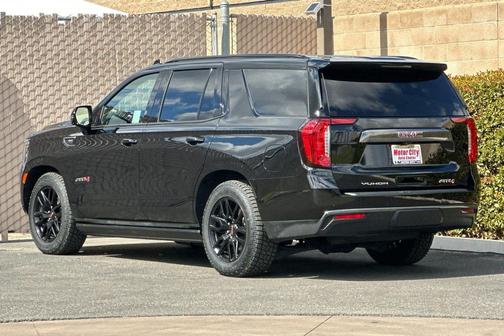 2023 GMC Yukon 4WD AT4